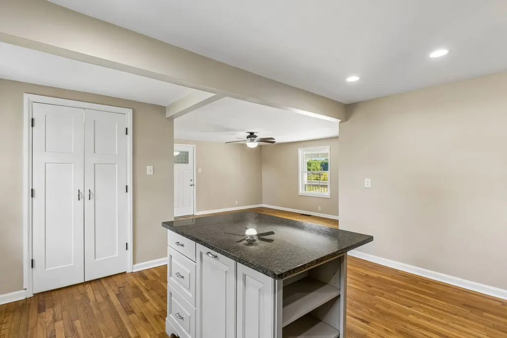 1057 Mapleash Avenue Columbia TN 38401
