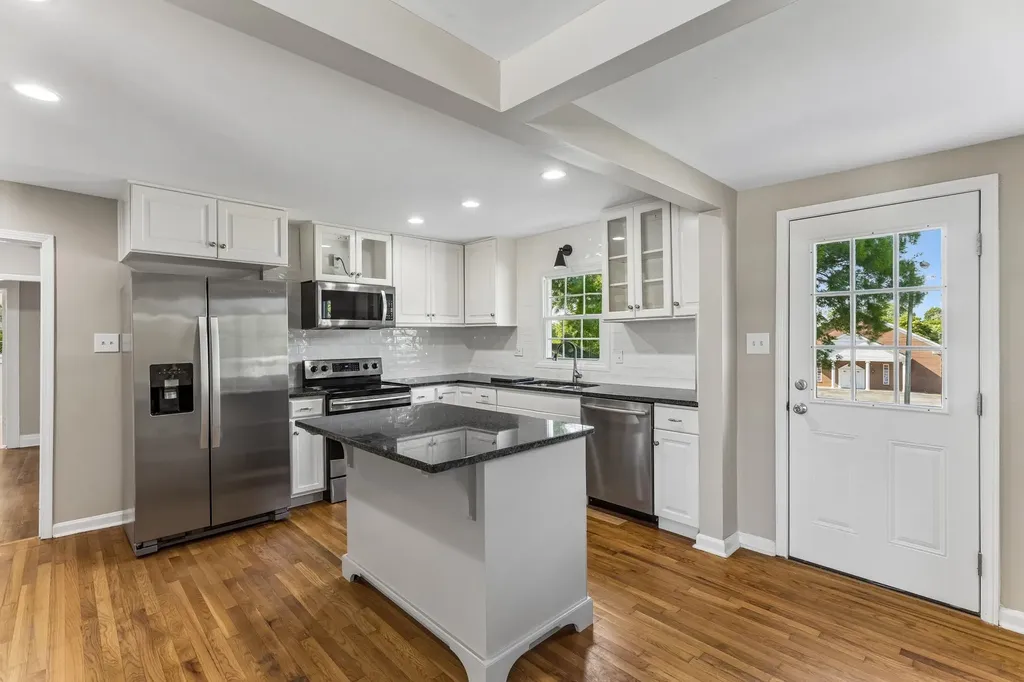 1057 Mapleash Avenue Columbia TN 38401