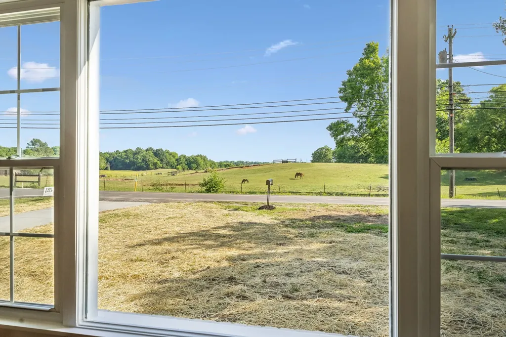 1057 Mapleash Avenue Columbia TN 38401