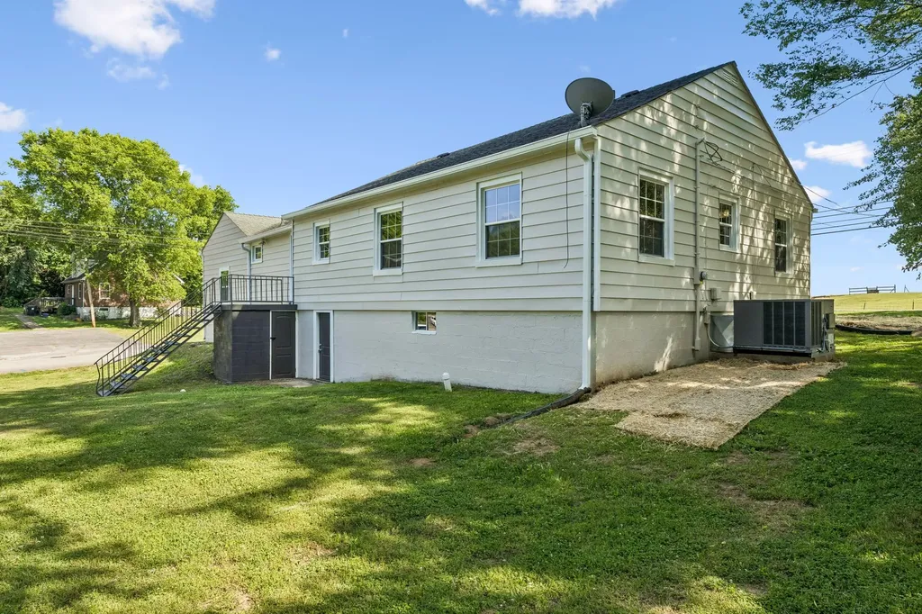 1057 Mapleash Avenue Columbia TN 38401