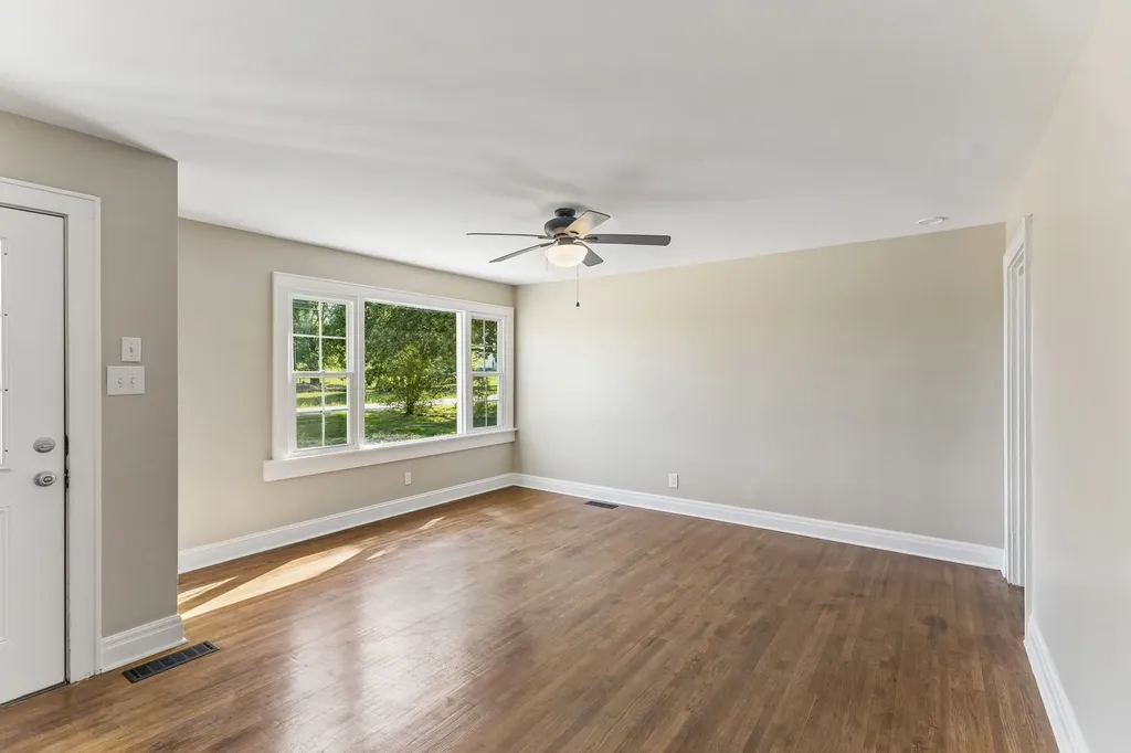 1057 Mapleash Avenue Columbia TN 38401
