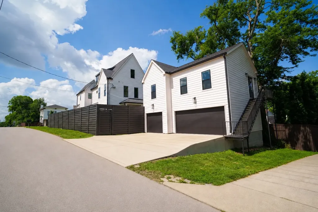 725 Park Circle Nashville TN 37205