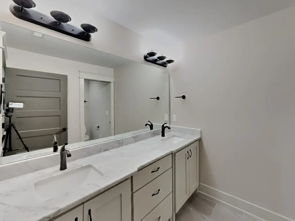 6813 Charlotte Pike Nashville TN 37209