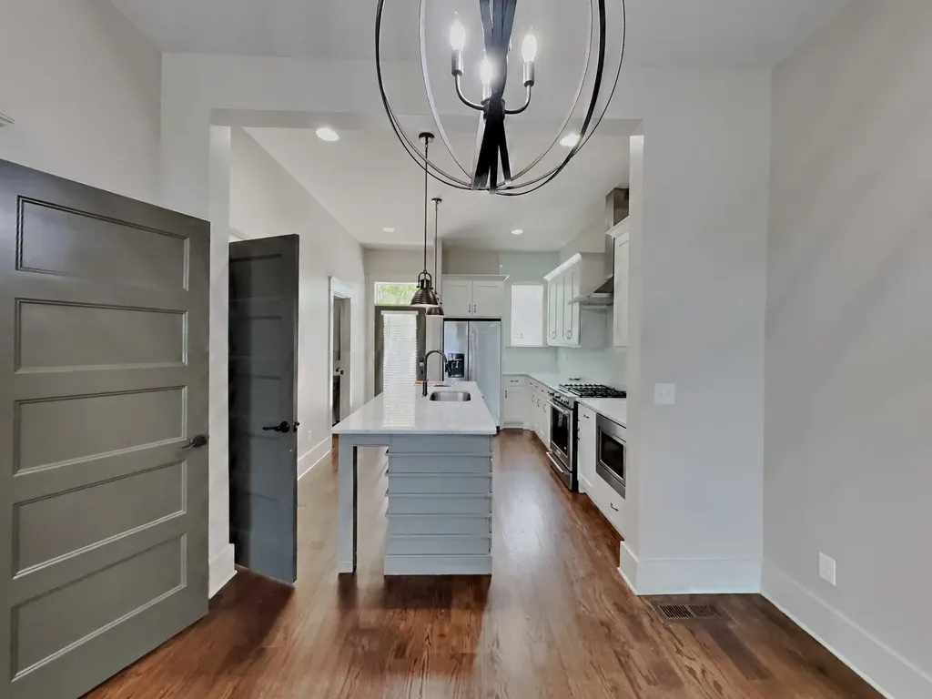 6813 Charlotte Pike Nashville TN 37209