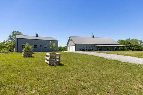 1071 Sycamore Lane Nunnelly TN 37137