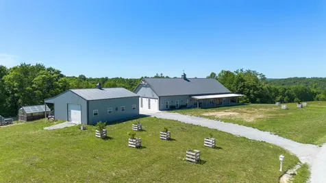 1071 Sycamore Lane Nunnelly TN 37137