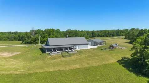 1071 Sycamore Lane Nunnelly TN 37137