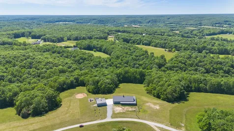 1071 Sycamore Lane Nunnelly TN 37137