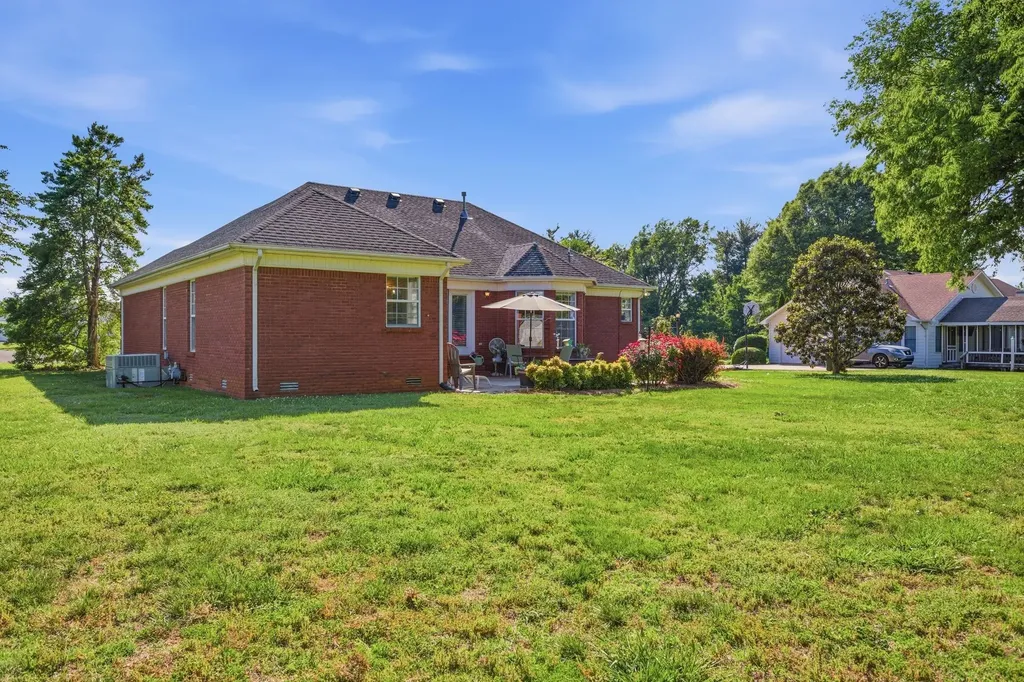 1130 Austin Circle Lawrenceburg TN 38464