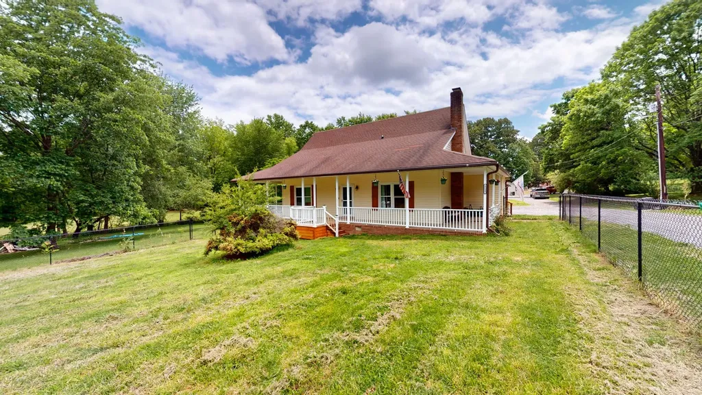 4648 31 Hwy, W Cottontown TN 37048