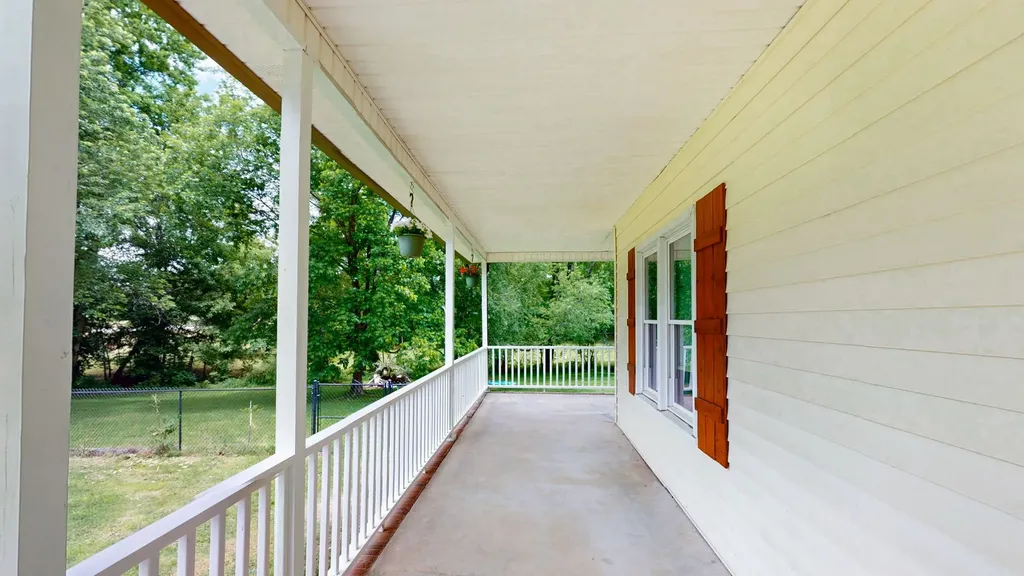 4648 31 Hwy, W Cottontown TN 37048