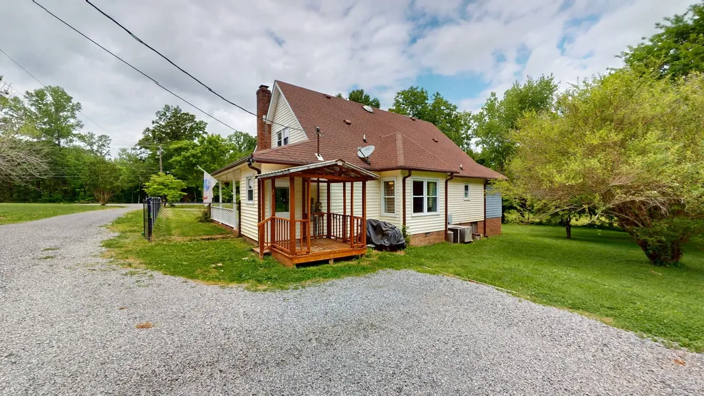 4648 31 Hwy, W Cottontown TN 37048