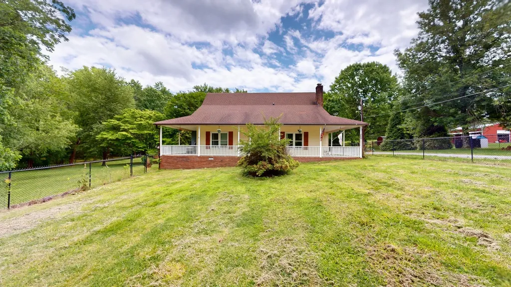 4648 31 Hwy, W Cottontown TN 37048