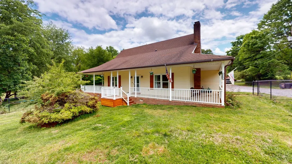 4648 31 Hwy, W Cottontown TN 37048