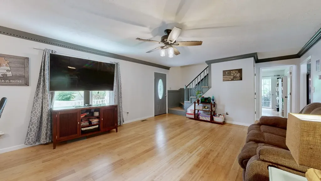 4648 31 Hwy, W Cottontown TN 37048
