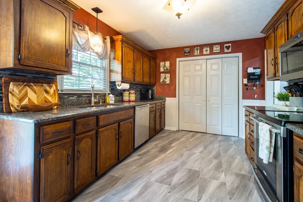 303 Stephanie Drive White House TN 37188