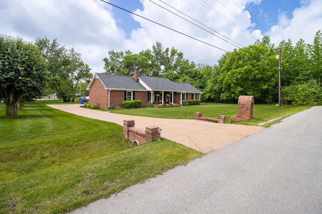 303 Stephanie Drive White House TN 37188