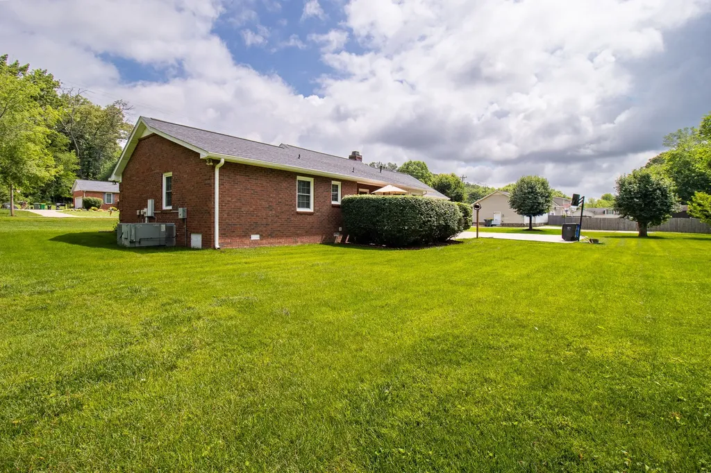 303 Stephanie Drive White House TN 37188