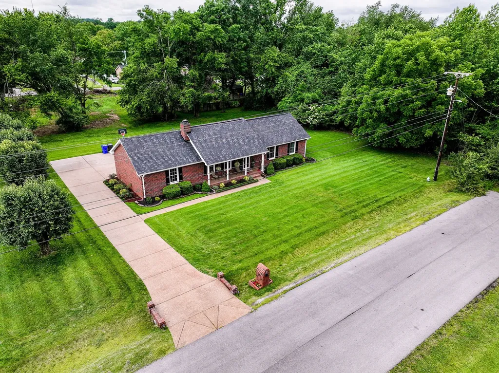 303 Stephanie Drive White House TN 37188