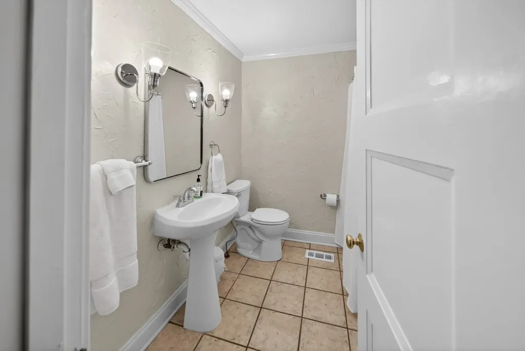 3210 Southlake Drive Nashville TN 37211