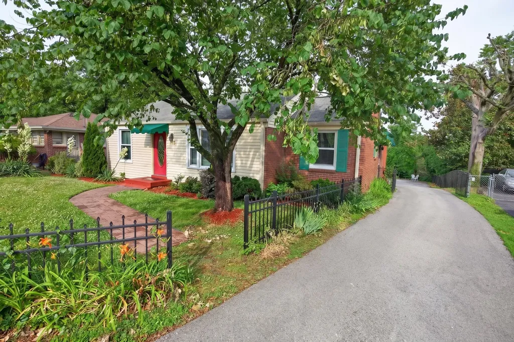 3210 Southlake Drive Nashville TN 37211