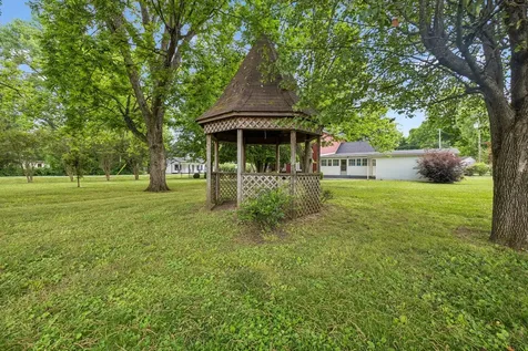 103 Cowan St, W Cowan TN 37318