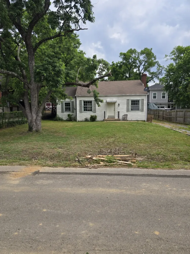 Nashville TN, 911 Carolyn Avenue