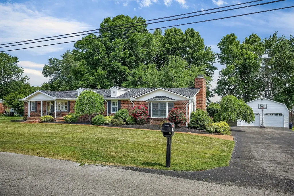 708 Dry Creek Road Smithville TN 37166