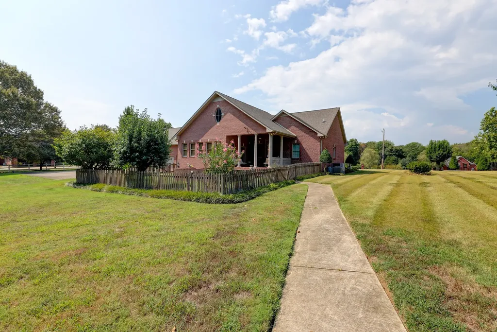 629 Mobley Road Clarksville TN 37043