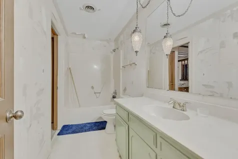 31 Colonial Cove Jackson TN 38305