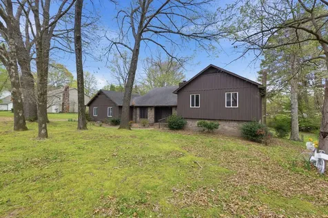 31 Colonial Cove Jackson TN 38305
