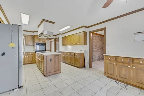 31 Colonial Cove Jackson TN 38305
