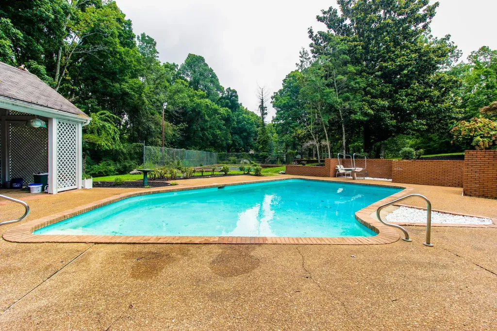 205 Hillwood Drive Waverly TN 37185