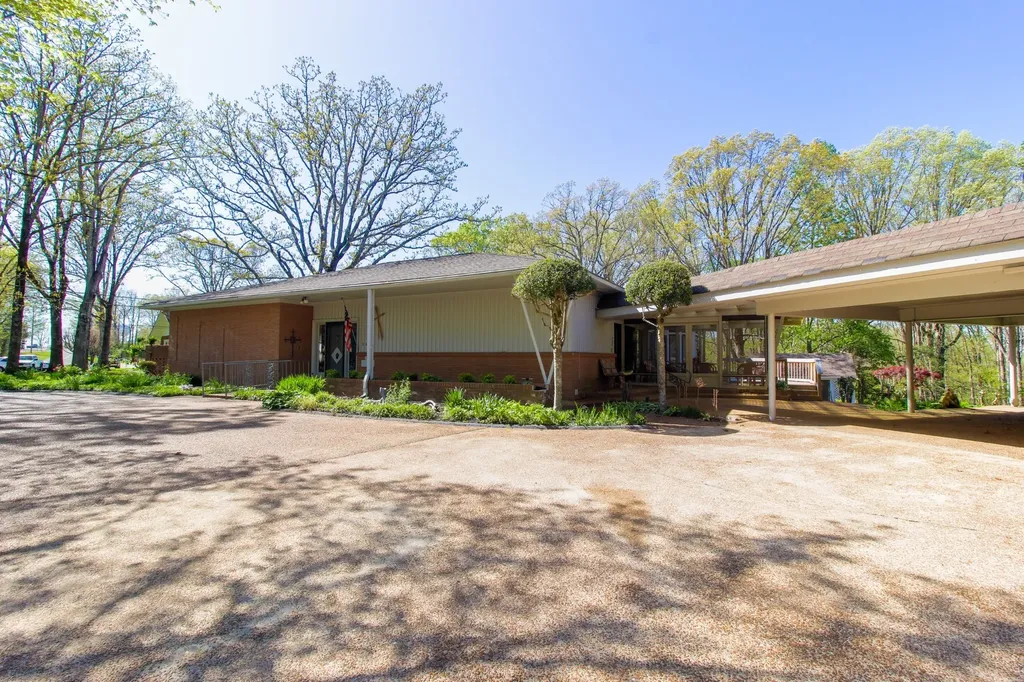 205 Hillwood Drive Waverly TN 37185