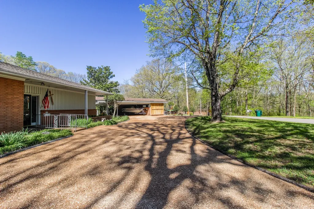 205 Hillwood Drive Waverly TN 37185