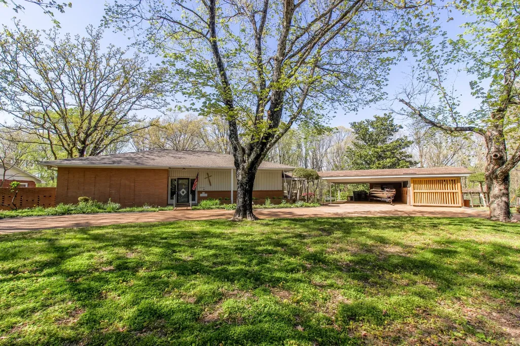 205 Hillwood Drive Waverly TN 37185
