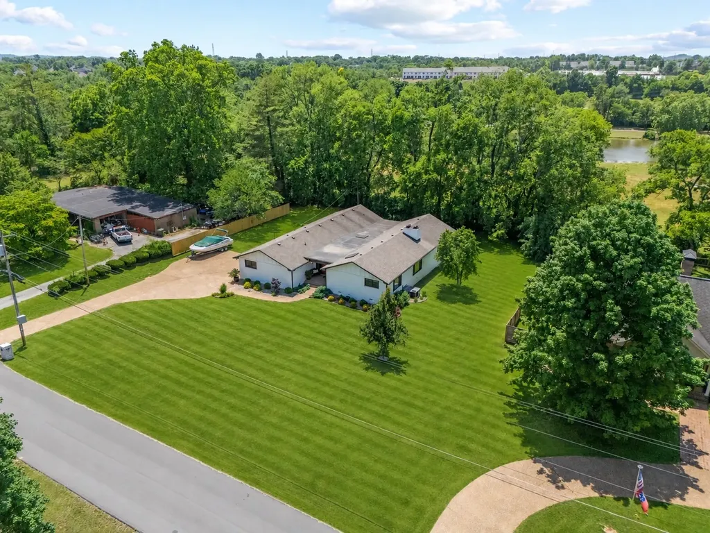 908 Lakeshore Drive Gallatin TN 37066