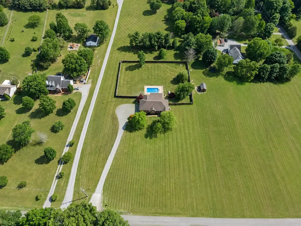 7291 W Cook Road Springfield TN 37172