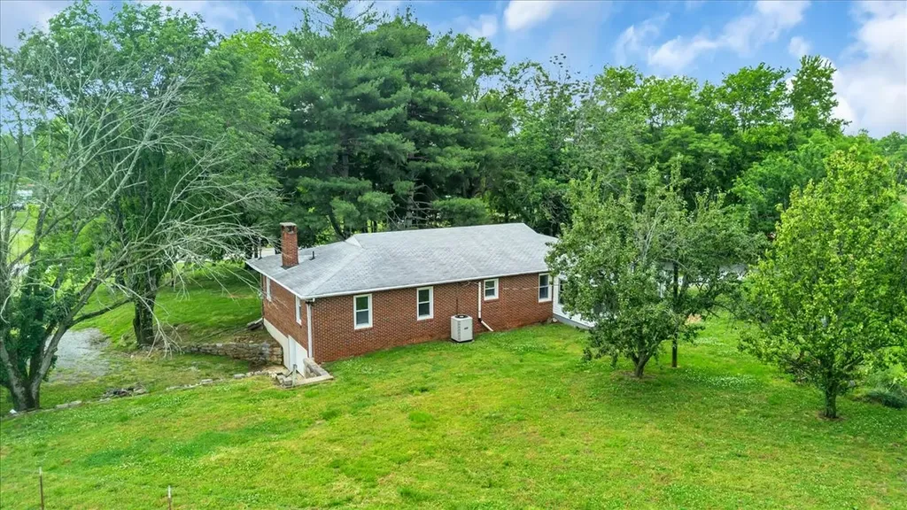 30 Jd Ring Road Hillsboro TN 37342