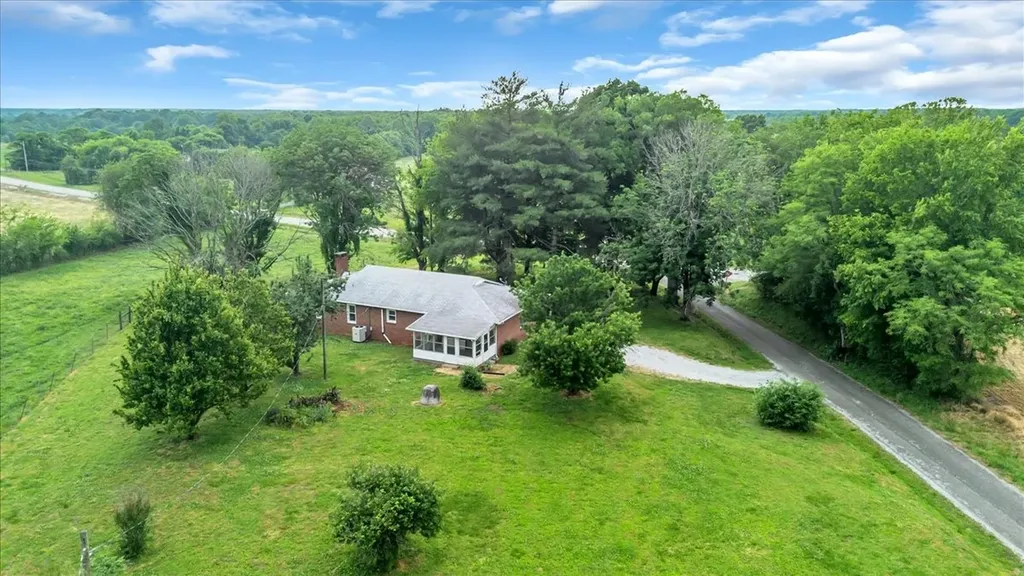 30 Jd Ring Road Hillsboro TN 37342