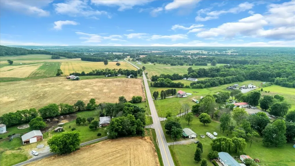 30 Jd Ring Road Hillsboro TN 37342