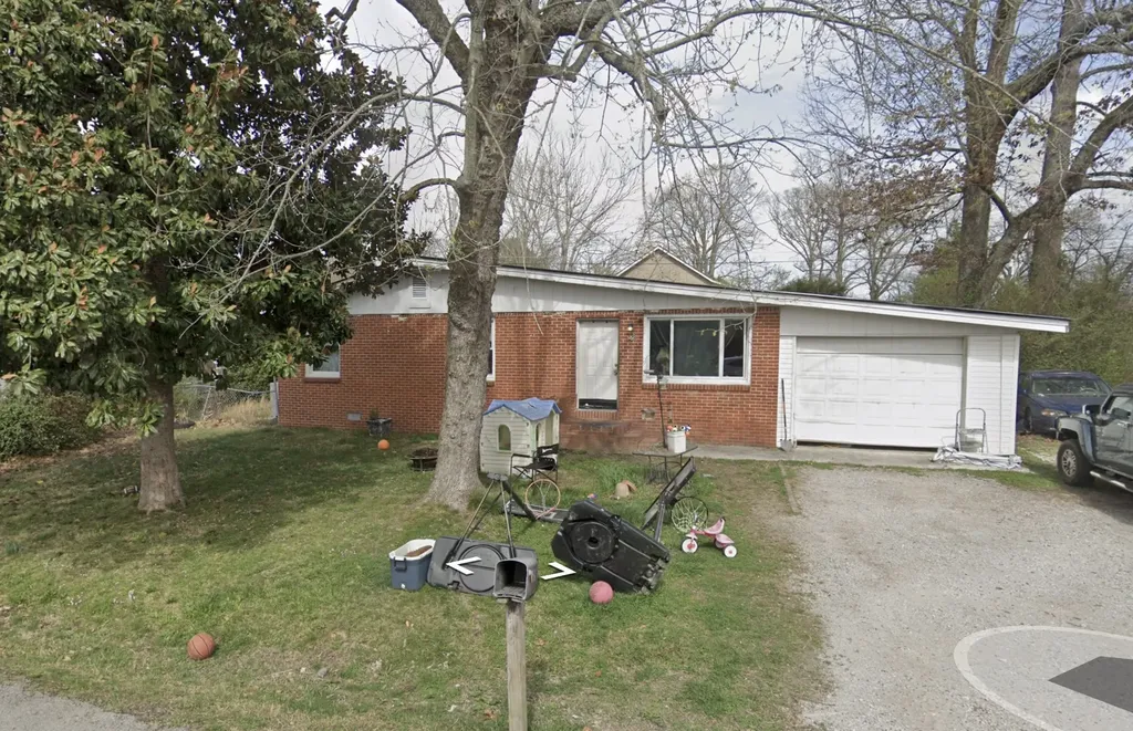 1510 Rogers Circle Manchester TN 37355