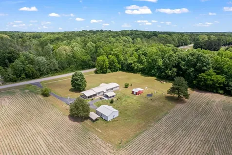 6439 Cedar Grove Road Big Sandy TN 38221