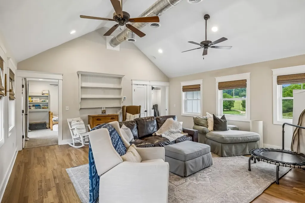 1765 Theta Pike Columbia TN 38401