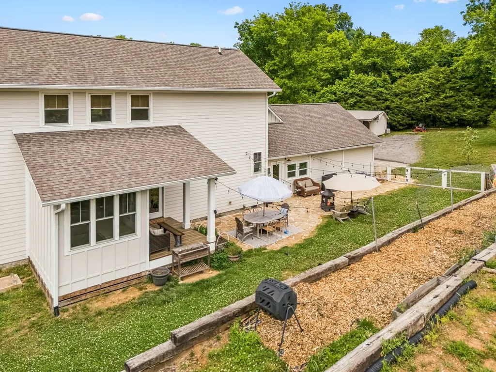 1765 Theta Pike Columbia TN 38401