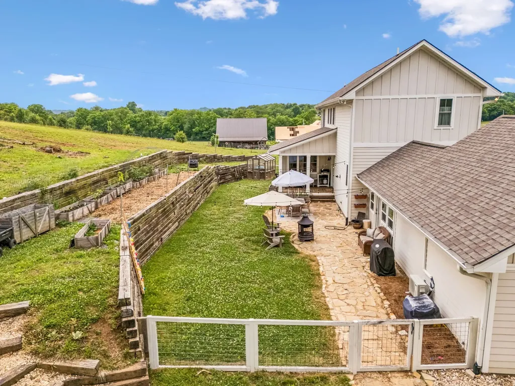 1765 Theta Pike Columbia TN 38401