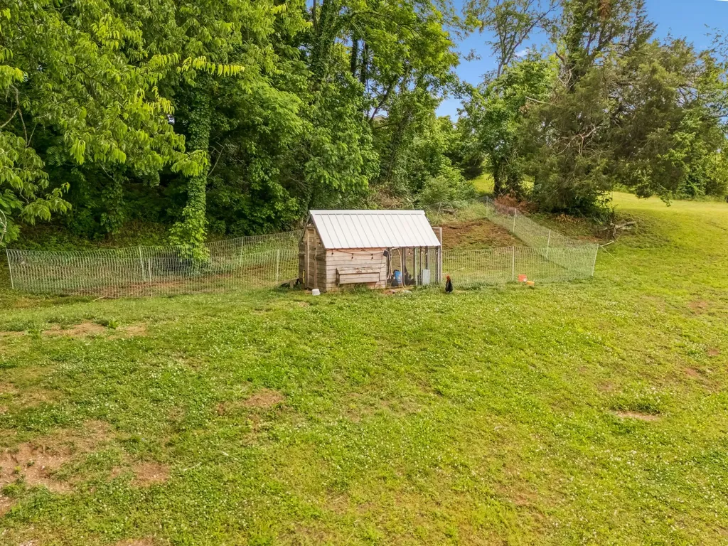 1765 Theta Pike Columbia TN 38401