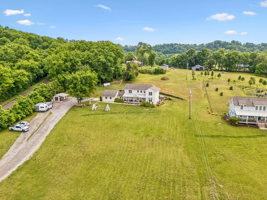 1765 Theta Pike Columbia TN 38401