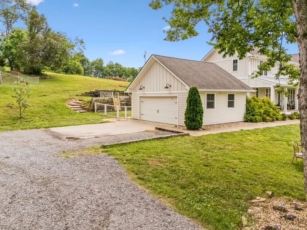 1765 Theta Pike Columbia TN 38401
