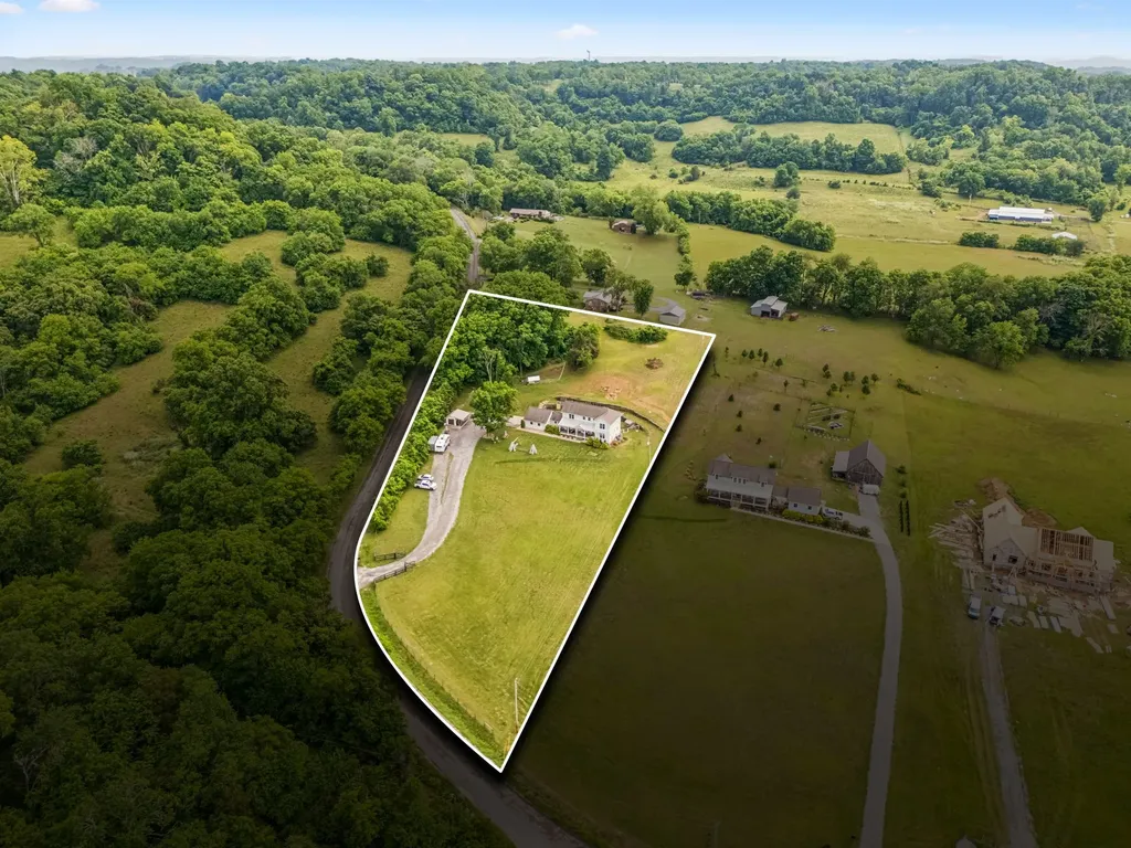 1765 Theta Pike Columbia TN 38401